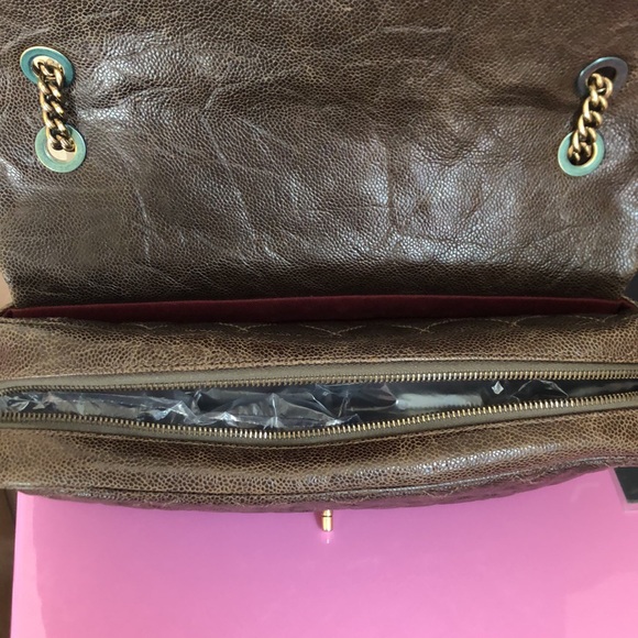 Chanel - Picture 7 of 16